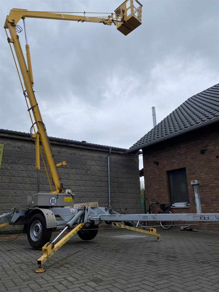 Arbeitsbühne Omme 1300EX auf dem Hof von W&B Baumaschinenservice